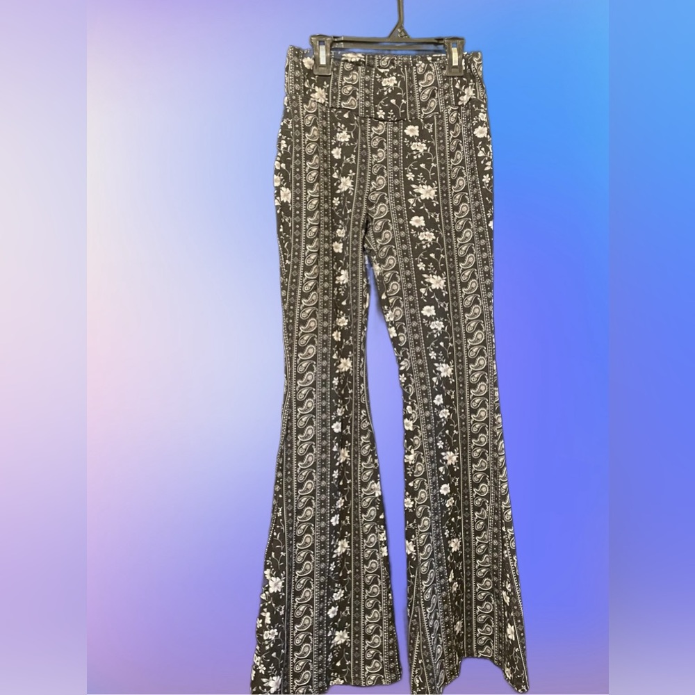 Xhilration paisley flared stretchy pants